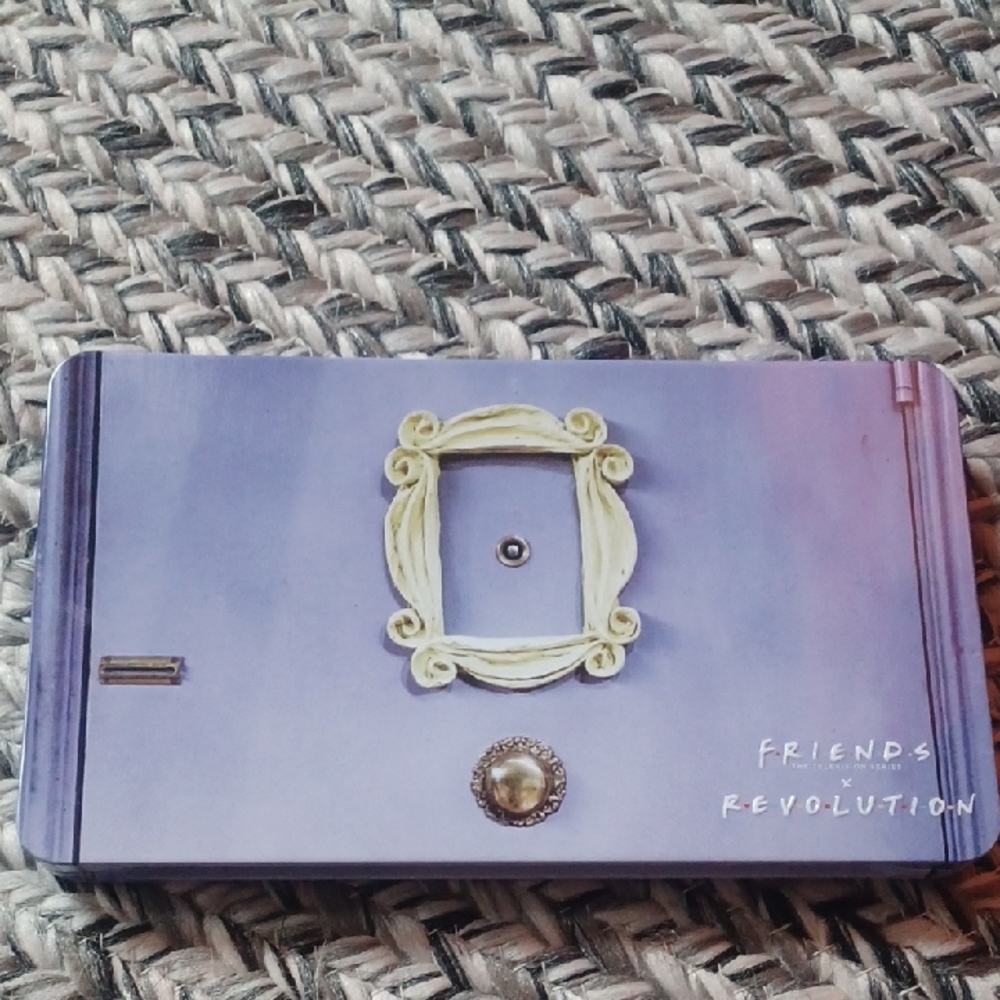 Revolution Friends Eyeshadow Palette